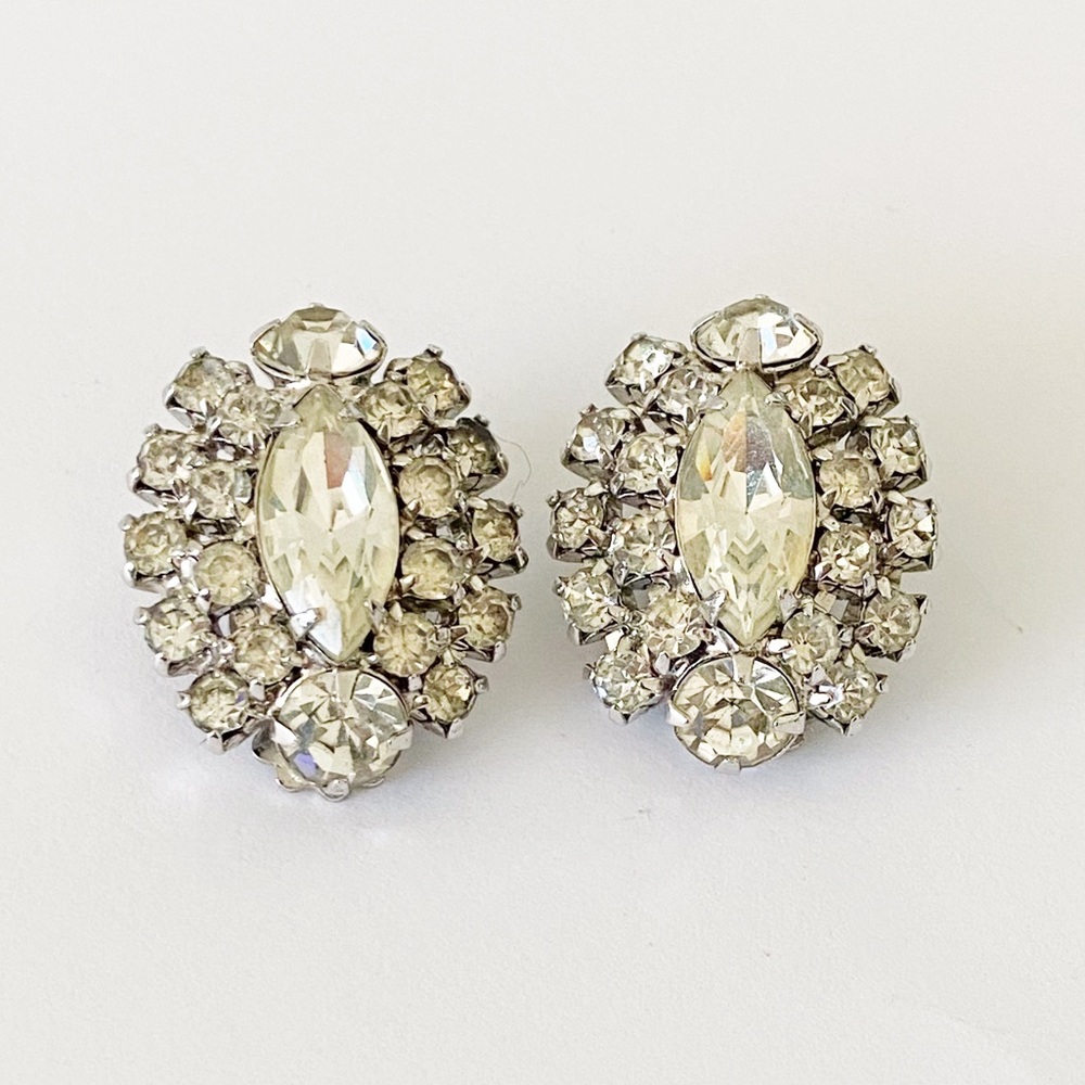 Vintage rhinestone sparkly clip on silver tone earrings